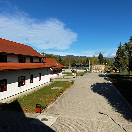Erzsebet Szallo Izvoare  Luaran gambar