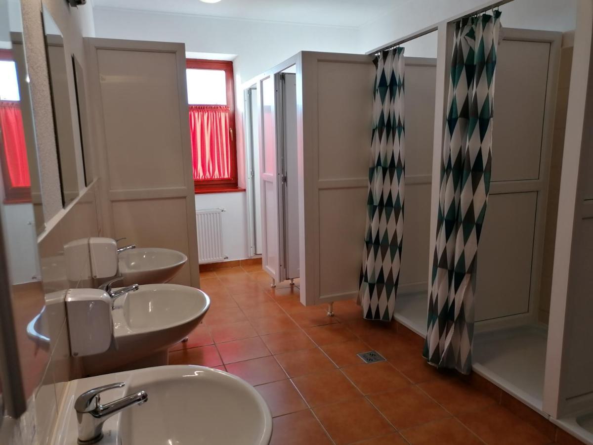 Erzsebet Szallo Izvoare  Luaran gambar