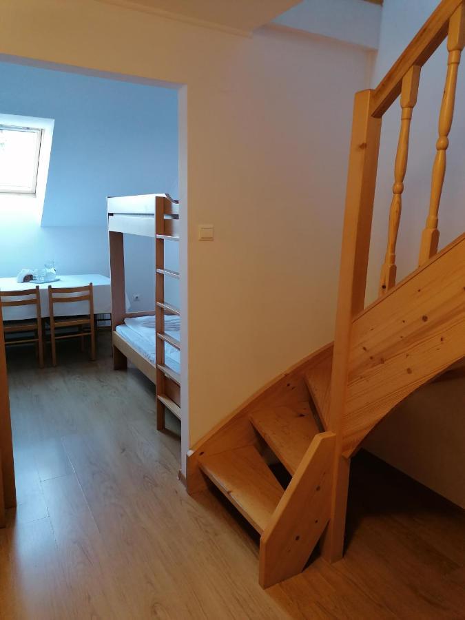 Erzsebet Szallo Izvoare  Luaran gambar
